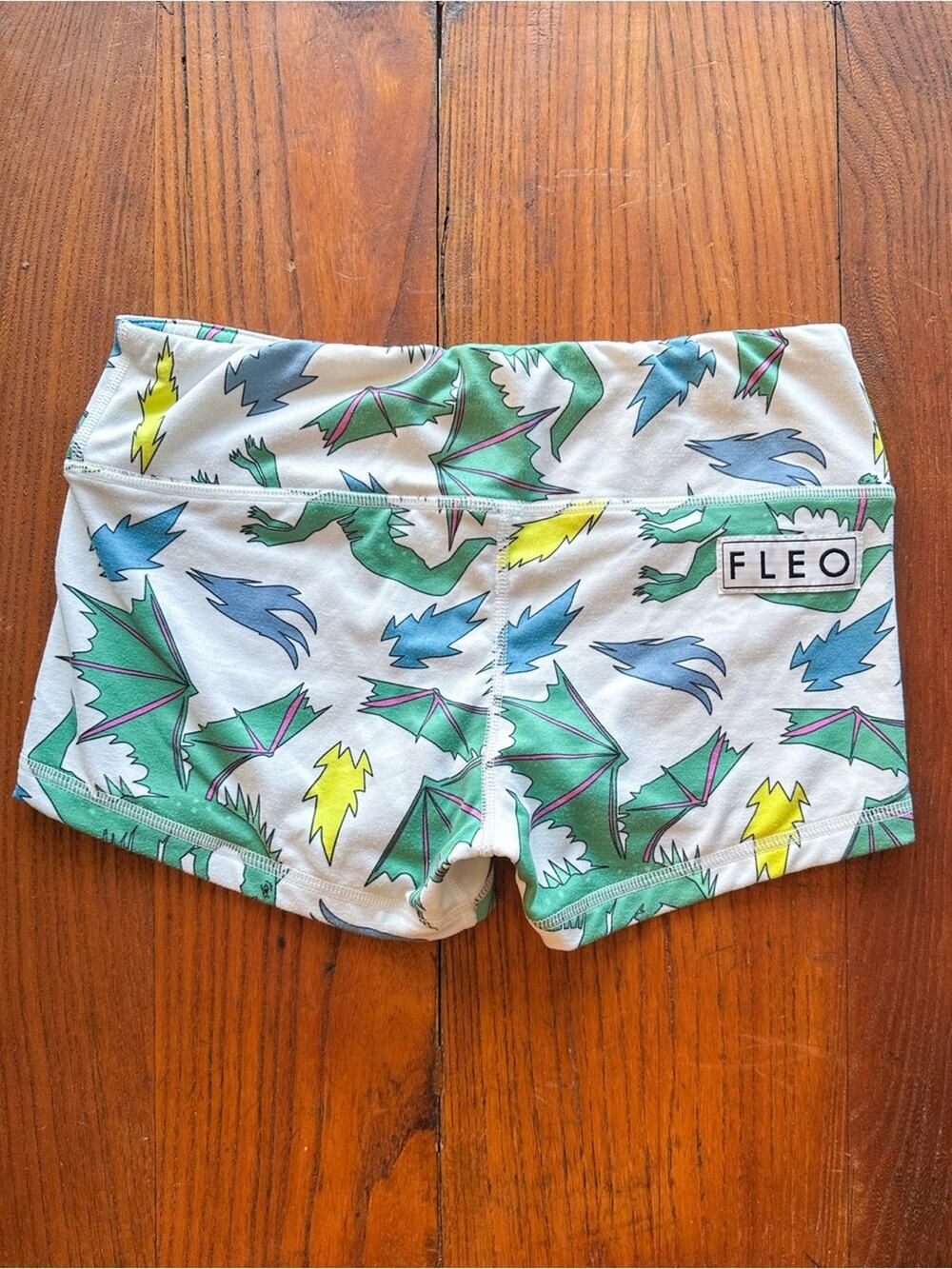 Fleo Shorts Womens SMALL Dragon OG